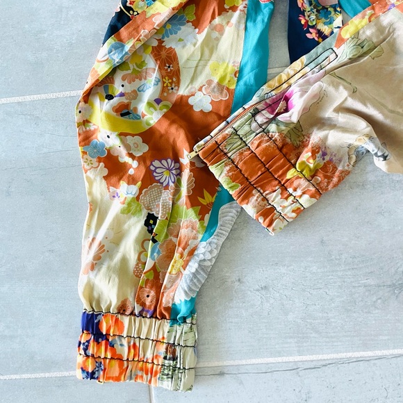 New authentic Gucci, silk pants, made in Italy with side pockets, size 6. - Picture 6 of 9